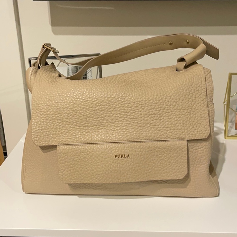 Furla leather medium sized shoulder bag